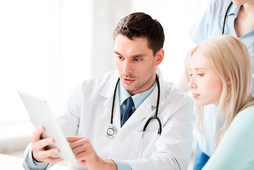 Consulte a un médico se ten dor lumbar
